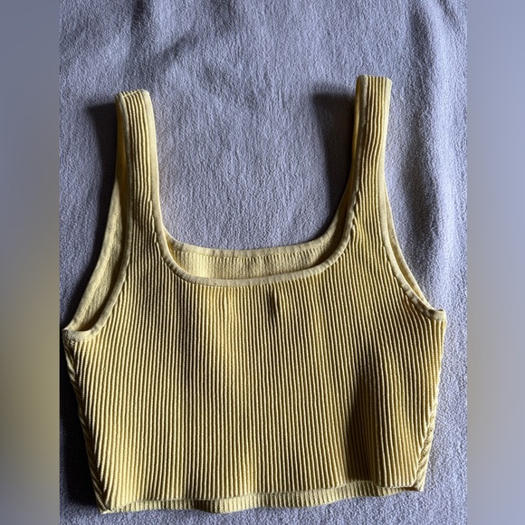 Aritzia: Babaton Sculpt Knit Tank in Yellow size Medium - Picture 3 of 3